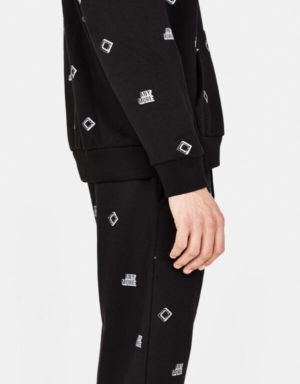 Sweatshirt and jogging trousers - Image 5