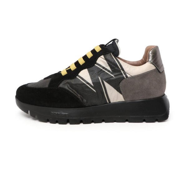 BenitaBlackWondersflySneakers